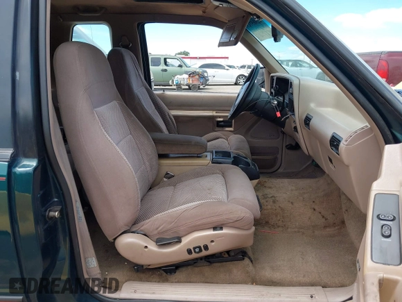 1993 Ford Explorer with VIN 1FMCU22X2PUC72281, listed as a IAAI auction lot 42805713 with 206,696 mi miles and . Bid and sale history available at DreamBid. Image 5.