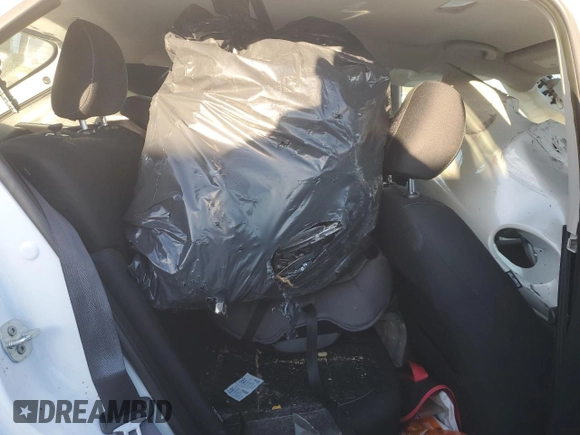 2022 Nissan Kicks S z VIN 3N1CP5BV1NL490430, wystawiony jako Copart lot #84976804 z przebiegiem Nie podano mil oraz Nie do naprawy • Non repairable. Historia ofert i sprzedaży dostępna na DreamBid. Obrazek 10.