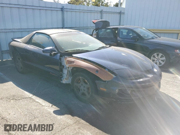2000 Pontiac Firebird Firebird z VIN 2G2FS22K8Y2116172, wystawiony jako Copart lot #68748904 z przebiegiem Nie podano mil oraz Czysty tytuł • Clean title. Historia ofert i sprzedaży dostępna na DreamBid. Obrazek 4.