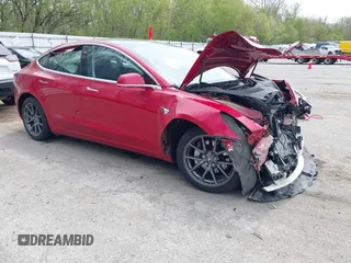 2020 Tesla Model 3 Long Range z VIN 5YJ3E1EB8LF600267, wystawiony jako IAAI lot #42163301 z przebiegiem 19 739 mil mil oraz . Historia ofert i sprzedaży dostępna na DreamBid. Obrazek 1.