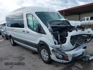 2024 Ford Transit Passenger XL z VIN 1FBAX2C87RKA51837, wystawiony jako IAAI lot #42353265 z przebiegiem 30 866 mil mil oraz . Historia ofert i sprzedaży dostępna na DreamBid. Obrazek 1.