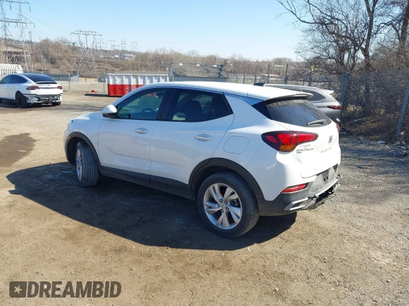 2024 Buick Encore GX Preferred z VIN KL4AMCSL1RB002336, wystawiony jako IAAI lot #41700398 z przebiegiem 13 901 mil mil oraz . Historia ofert i sprzedaży dostępna na DreamBid. Obrazek 3.