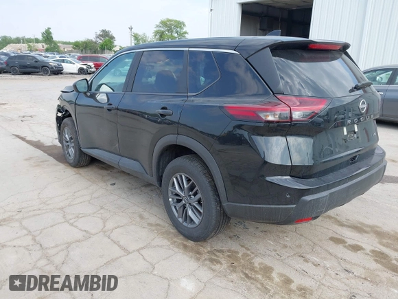 2025 Nissan Rogue S z VIN 5N1BT3AB2SC833281, wystawiony jako IAAI lot #42410948 z przebiegiem 1 389 mil mil oraz . Historia ofert i sprzedaży dostępna na DreamBid. Obrazek 3.