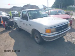 1996 Ford Ranger XL z VIN 1FTCR10A4TPA40904, wystawiony jako IAAI lot #42413627 z przebiegiem 203 411 mil mil oraz . Historia ofert i sprzedaży dostępna na DreamBid. Obrazek 1.