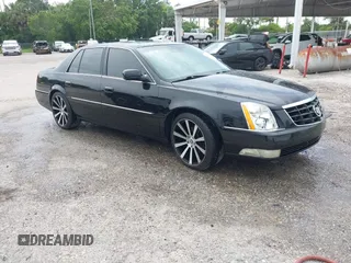 2011 Cadillac DTS Premium Collection z VIN 1G6KH5E64BU127067, wystawiony jako IAAI lot #42219402 z przebiegiem 137 537 mil mil oraz . Historia ofert i sprzedaży dostępna na DreamBid. Obrazek 1.