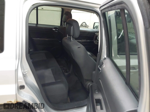 2013 Jeep Patriot Sport z VIN 1C4NJRBBXDD263102, wystawiony jako IAAI lot #42082219 z przebiegiem 102 744 mil mil oraz . Historia ofert i sprzedaży dostępna na DreamBid. Obrazek 8.