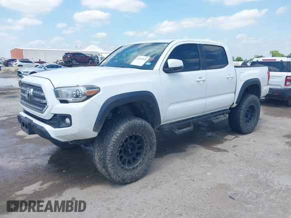 2017 Toyota Tacoma SR5 z VIN 5TFCZ5AN9HX070030, wystawiony jako IAAI lot #42212141 z przebiegiem 92 291 mil mil oraz . Historia ofert i sprzedaży dostępna na DreamBid. Obrazek 2.