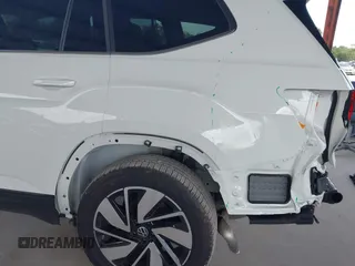 2024 Volkswagen Atlas SE z VIN 1V2JR2CA1RC616729, wystawiony jako IAAI lot #42049460 z przebiegiem 3 718 mil mil oraz . Historia ofert i sprzedaży dostępna na DreamBid. Obrazek 18.