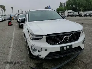 2024 Volvo XC40 Plus Dark Theme with VIN YV4L12ULXR2285377, listed as a Copart auction lot 60165095 with 43,423 mi miles and Salvage title. Bid and sale history available at DreamBid. Image 14.
