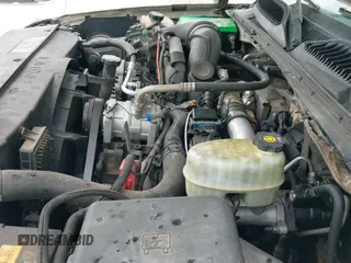 2006 Chevrolet Silverado 2500HD LT2 z VIN 1GCHK23D96F257428, wystawiony jako IAAI lot #42182345 z przebiegiem 299 406 mil mil oraz . Historia ofert i sprzedaży dostępna na DreamBid. Obrazek 19.