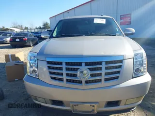 2008 Cadillac Escalade with VIN 1GYEC63808R179529, listed as a IAAI auction lot 41217012 with 244,299 mi miles. Bid and sale history available at carsss.com. Image 6.