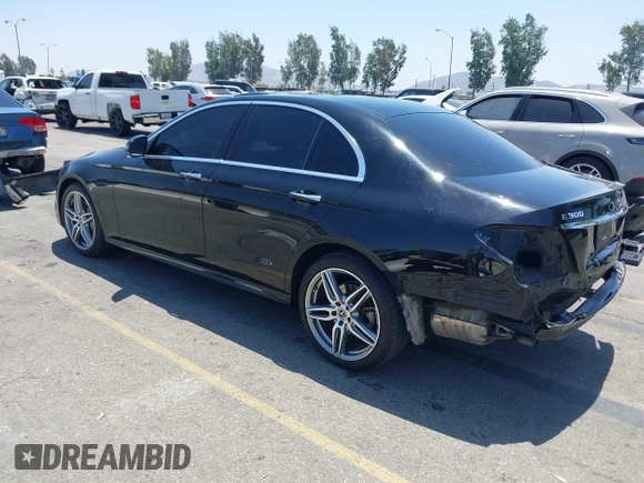 2017 Mercedes-Benz E 300 Luxury z VIN WDDZF4JB6HA116506, wystawiony jako IAAI lot #42316399 z przebiegiem 61 135 mil mil oraz . Historia ofert i sprzedaży dostępna na DreamBid. Obrazek 3.