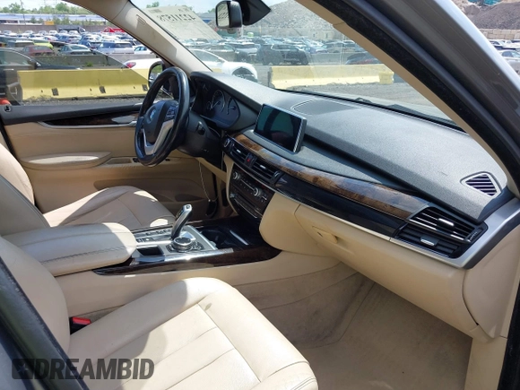 2014 BMW X5 xDrive35i z VIN 5UXKR0C5XE0K43570, wystawiony jako IAAI lot #42211578 z przebiegiem 260 817 mil mil oraz . Historia ofert i sprzedaży dostępna na DreamBid. Obrazek 5.