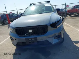 2023 Volvo XC40 Ultimate Dark Theme z VIN YV4L12UX9P2060819, wystawiony jako IAAI lot #42101069 z przebiegiem 24 171 mil mil oraz . Historia ofert i sprzedaży dostępna na DreamBid. Obrazek 12.