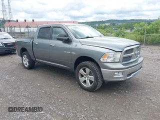 2009 Dodge 1500 Laramie z VIN 1D3HV13T69J527085, wystawiony jako IAAI lot #42557525 z przebiegiem 100 750 mil mil oraz . Historia ofert i sprzedaży dostępna na DreamBid. Obrazek 1.