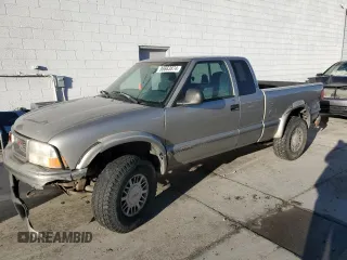 1998 GMC Sonoma SLS w/1SJ Pkg with VIN 1GTCT19W8W8532706, listed as a Copart auction lot 86663874 with 185,800 mi miles and Salvage Title. Bid and sale history available at carsss.com. Image 1.