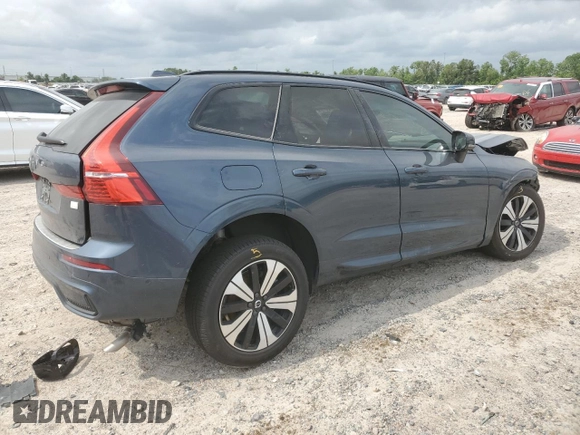 2023 Volvo XC60 Plus Dark Theme z VIN YV4H60DLXP1338593, wystawiony jako Copart lot #54832565 z przebiegiem 17 406 mil mil oraz Nie do naprawy • Non repairable. Historia ofert i sprzedaży dostępna na DreamBid. Obrazek 3.