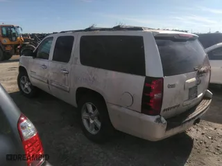 2008 Chevrolet Suburban LTZ with VIN 1GNFC16J28R219015, listed as a IAAI auction lot 41110111 with 1 mi miles. Bid and sale history available at carsss.com. Image 3.