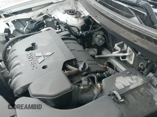 2019 Mitsubishi Outlander SE z VIN JA4AD3A32KZ036834, wystawiony jako IAAI lot #42524951 z przebiegiem 88 397 mil mil oraz . Historia ofert i sprzedaży dostępna na DreamBid. Obrazek 21.