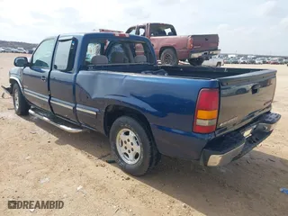 2000 Chevrolet C/K 1500 with VIN 1GCEC19W3YZ118772, listed as a IAAI auction lot 41678792 with 1 mi miles. Bid and sale history available at carsss.com. Image 3.
