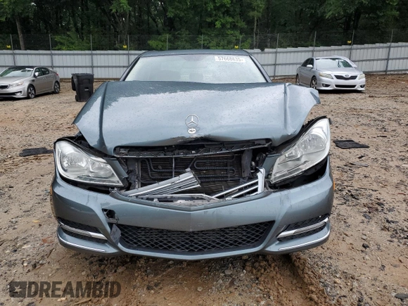 2012 Mercedes-Benz C 250 Sport z VIN WDDGF4HB7CA598084, wystawiony jako Copart lot #57668635 z przebiegiem Nie podano mil oraz Szkoda całkowita • Salvage title. Historia ofert i sprzedaży dostępna na DreamBid. Obrazek 5.