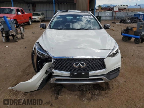 2018 Infiniti QX30 Premium with VIN SJKCH5CR2JA052770, listed as a Copart auction lot 61227824 with 39,761 mi miles and Salvage Title. Bid and sale history available at carsss.com. Image 5.