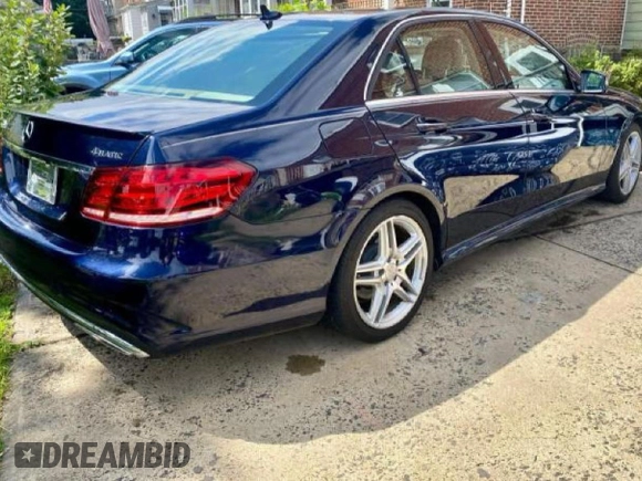 2014 Mercedes-Benz E-Class E 350 Luxury with VIN WDDHF8JB1EA850968, listed as a Copart auction lot 74992484 with 110,021 mi miles and Clean Title. Bid and sale history available at carsss.com. Image 4.