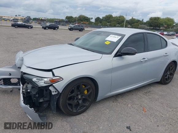 2021 Alfa Romeo Giulia z VIN ZARFAMAN8M7647659, wystawiony jako IAAI lot #41721671 z przebiegiem 49 213 mil mil oraz . Historia ofert i sprzedaży dostępna na DreamBid. Obrazek 2.