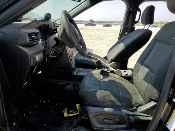 2021 Ford Police Interceptor Utility z VIN 1FM5K8AB8MGC33082, wystawiony jako Copart lot #56519955 z przebiegiem Nie podano mil oraz Szkoda całkowita • Salvage title. Historia ofert i sprzedaży dostępna na DreamBid. Obrazek 7.