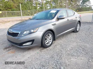 2013 Kia Optima LX z VIN 5XXGM4A79DG200479, wystawiony jako IAAI lot #42412641 z przebiegiem 183 916 mil mil oraz . Historia ofert i sprzedaży dostępna na DreamBid. Obrazek 2.