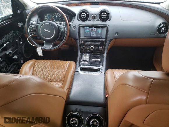 2017 Jaguar XJ with VIN SAJWJ2GD9H8W04365, listed as a Copart auction lot 38997744 with 73,569 mi miles. Bid and sale history available at carsss.com. Image 8.