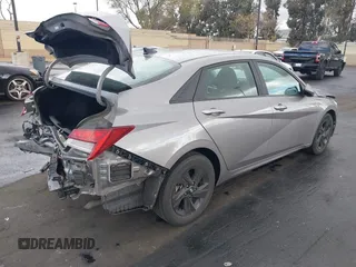 2022 Hyundai Elantra Blue z VIN KMHLM4AJ9NU031372, wystawiony jako IAAI lot #41524681 z przebiegiem 69 060 mil mil oraz . Historia ofert i sprzedaży dostępna na DreamBid. Obrazek 4.