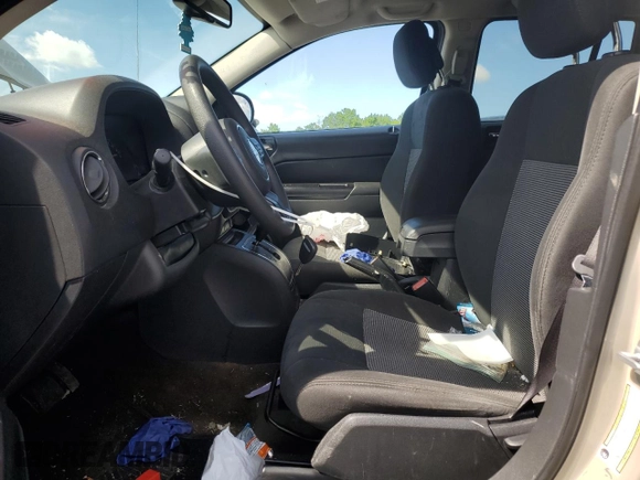 2017 Jeep Compass Sport SE with VIN 1C4NJCBA4HD123119, listed as a Copart auction lot 58787565 with 104,500 mi miles and Salvage title. Bid and sale history available at DreamBid. Image 7.