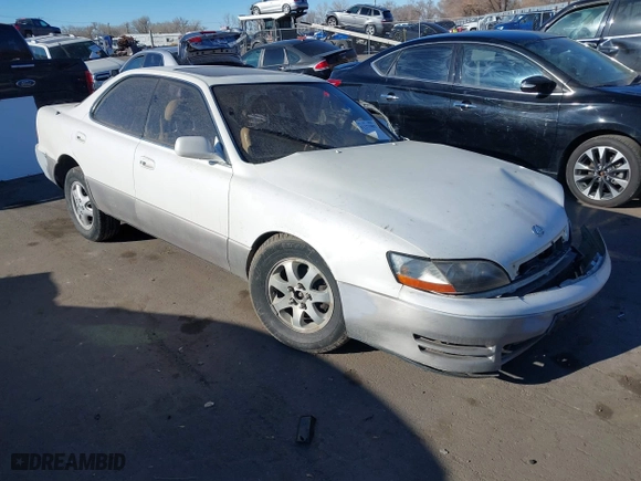 1996 Lexus ES 300 with VIN JT8BF12G2T0163288, listed as a IAAI auction lot 41371907 with 357,687 mi miles. Bid and sale history available at carsss.com. Image 1.