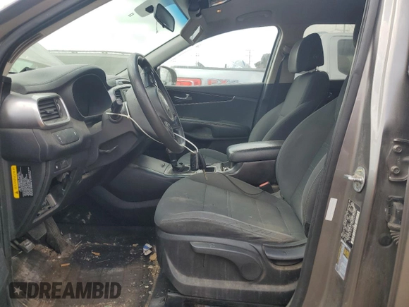 2017 Kia Sorento LX z VIN 5XYPG4A33HG329565, wystawiony jako Copart lot #56871105 z przebiegiem 92 652 mil mil oraz Szkoda całkowita • Salvage title. Historia ofert i sprzedaży dostępna na DreamBid. Obrazek 7.
