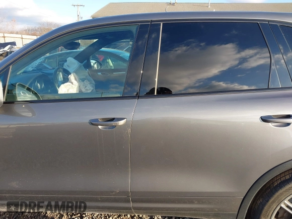 2018 Porsche Cayenne S z VIN WP1AB2A22JLA60905, wystawiony jako IAAI lot #41172757 z przebiegiem 84 396 mil mil oraz . Historia ofert i sprzedaży dostępna na DreamBid. Obrazek 14.