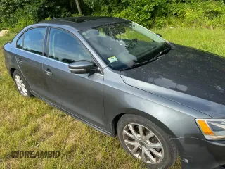 2014 Volkswagen Jetta SE with VIN 3VWD17AJ8EM3721, listed as a Copart auction lot 66252145 with 120,981 mi miles and Clean title. Bid and sale history available at DreamBid. Image 1.