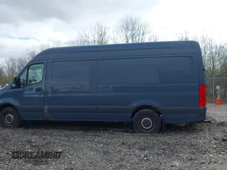 2019 Mercedes-Benz Sprinter Cargo z VIN WD4PF1CD1KP147624, wystawiony jako IAAI lot #41832359 z przebiegiem 68 434 mil mil oraz . Historia ofert i sprzedaży dostępna na DreamBid. Obrazek 14.
