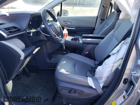 2021 Toyota Sienna XLE with VIN 5TDYSKFC1MS017712, listed as a Copart auction lot 42992415 with 47,600 mi miles and Salvage Title. Bid and sale history available at carsss.com. Image 7.