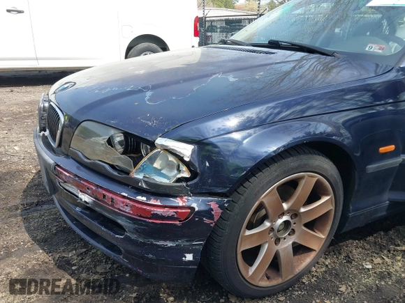 2000 BMW 3 Series 328i with VIN WBAAM5344YJR62535, listed as a IAAI auction lot 41953965 with 225,321 mi miles. Bid and sale history available at carsss.com. Image 6.