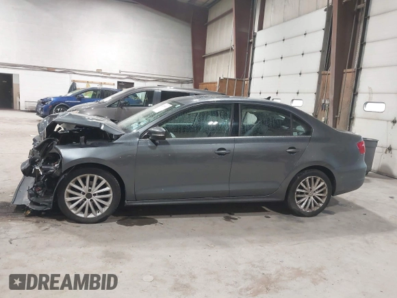 2014 Volkswagen Jetta SEL с VIN 3VWL17AJ6EM372759, выставлен на аукционе IAAI как лот 42305046 с пробегом 99 645 миль миль и . История ставок и продаж доступна на DreamBid. Изображение 15.