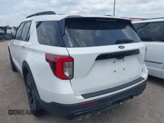 2023 Ford Explorer ST z VIN 1FM5K8GC3PGC24813, wystawiony jako IAAI lot #42131563 z przebiegiem 14 892 mil mil oraz . Historia ofert i sprzedaży dostępna na DreamBid. Obrazek 3.