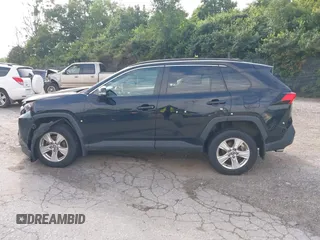 2021 Toyota RAV4 XLE with VIN 2T3P1RFV5MW228015, listed as a IAAI auction lot 42613804 with 28,028 mi miles and . Bid and sale history available at DreamBid. Image 14.