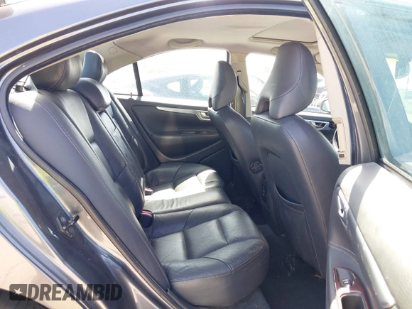 2006 Volvo S60 2.4L Turbo with VIN YV1RS547662555872, listed as a IAAI auction lot 41725749 with 137,641 mi miles. Bid and sale history available at carsss.com. Image 8.