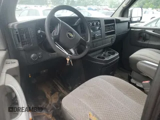 2013 Chevrolet Express Cargo z VIN 1GCWGFCA3D1125104, wystawiony jako Copart lot #56348725 z przebiegiem Nie podano mil oraz Szkody całkowita. Historia ofert i sprzedaży dostępna na DreamBid. Obrazek 8.