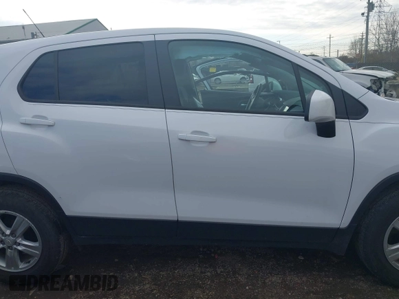 2020 Chevrolet Trax LS z VIN KL7CJKSB8LB085048, wystawiony jako IAAI lot #38242977 z przebiegiem 32 428 mil mil oraz . Historia ofert i sprzedaży dostępna na DreamBid. Obrazek 13.