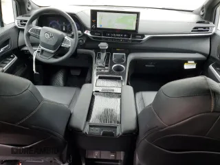 2025 Toyota Sienna XSE z VIN 5TDCSKFC3SS155341, wystawiony jako Copart lot #55633865 z przebiegiem 5 780 mil mil oraz Szkoda całkowita • Salvage title. Historia ofert i sprzedaży dostępna na DreamBid. Obrazek 8.