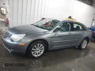 2010 Chrysler Sebring Limited z VIN 1C3CC5FD8AN134758, wystawiony jako IAAI lot #41190558 z przebiegiem 259 904 mil mil oraz . Historia ofert i sprzedaży dostępna na DreamBid. Obrazek 14.