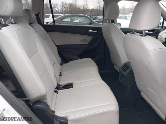 2020 Volkswagen Tiguan SE with VIN 3VV2B7AX0LM075033, listed as a IAAI auction lot 41310056 with 82,548 mi miles. Bid and sale history available at carsss.com. Image 8.