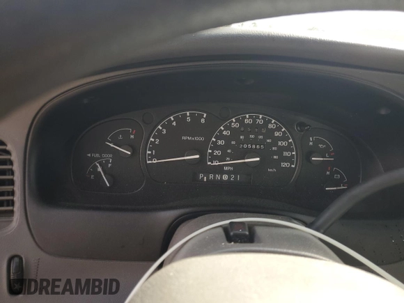 2001 Ford Explorer Eddie Bauer z VIN 1FMZU84P81ZA61333, wystawiony jako Copart lot #56927345 z przebiegiem 205 865 mil mil oraz Szkoda całkowita • Salvage title. Historia ofert i sprzedaży dostępna na DreamBid. Obrazek 9.